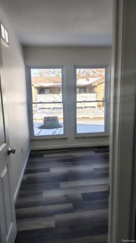 2731 Roundtree Drive, Troy, MI 48083