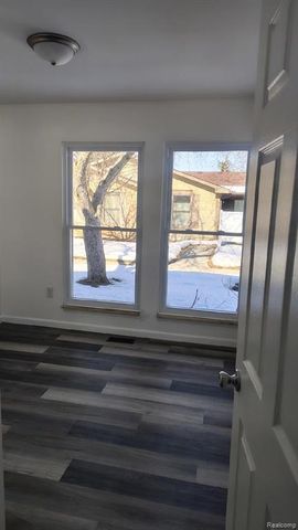 2731 Roundtree Drive, Troy, MI 48083