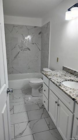 2731 Roundtree Drive, Troy, MI 48083