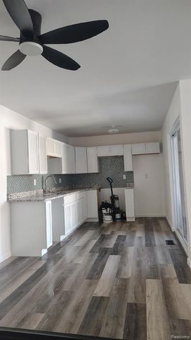 2731 Roundtree Drive, Troy, MI 48083