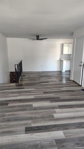 2731 Roundtree Drive, Troy, MI 48083