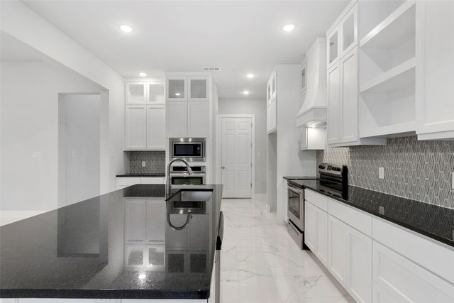 2217 S Peachtree Court, Denison, TX 75020