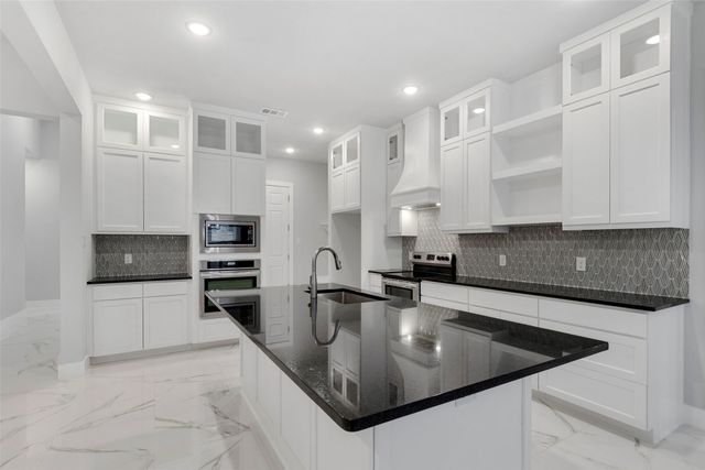 2217 S Peachtree Court, Denison, TX 75020