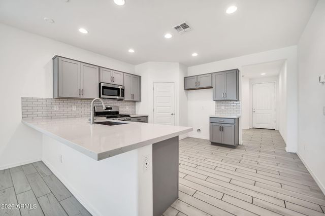 8830 W PASADENA Avenue, Glendale, AZ 85305