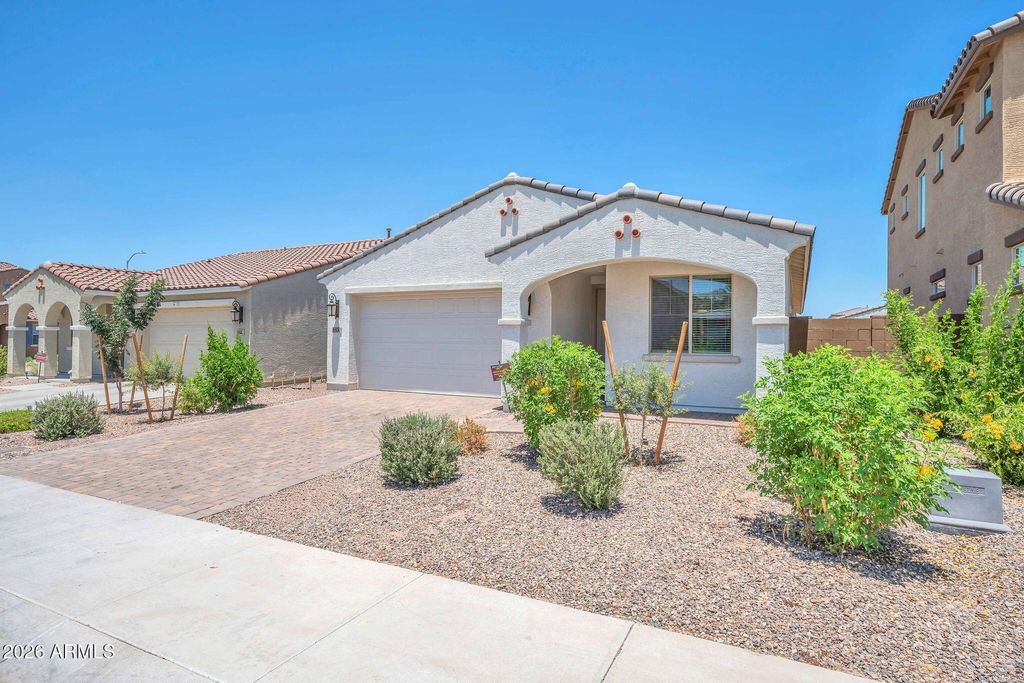8830 W PASADENA Avenue, Glendale, AZ 85305