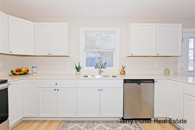 1221 Sanford Street, Muskegon, MI 49441