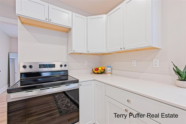 1221 Sanford Street, Muskegon, MI 49441