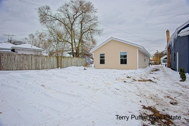 1221 Sanford Street, Muskegon, MI 49441