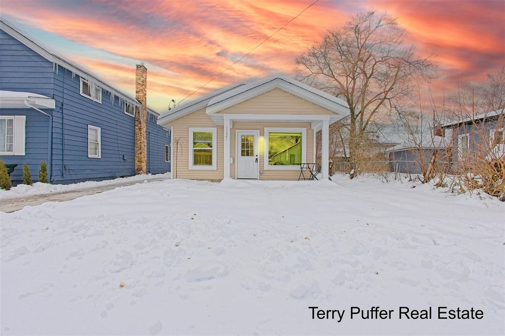 1221 Sanford Street, Muskegon, MI 49441