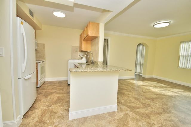 10762 La Placida Drive 205, Coral Springs, FL 33065