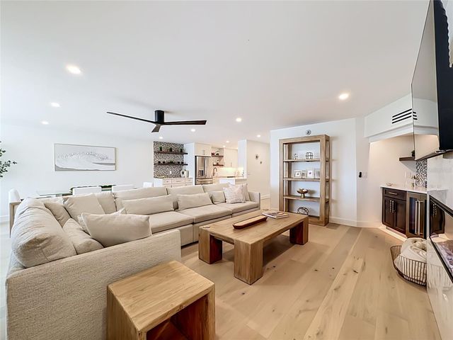 435 S GULFSTREAM AVENUE 1006, Sarasota, FL 34236