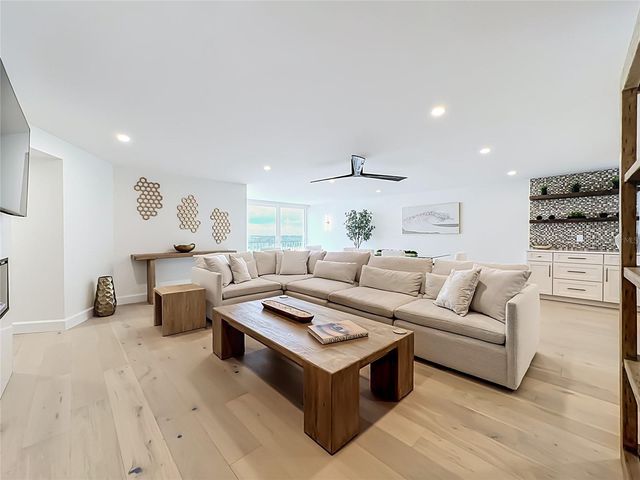 435 S GULFSTREAM AVENUE 1006, Sarasota, FL 34236