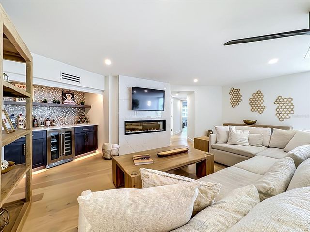 435 S GULFSTREAM AVENUE 1006, Sarasota, FL 34236