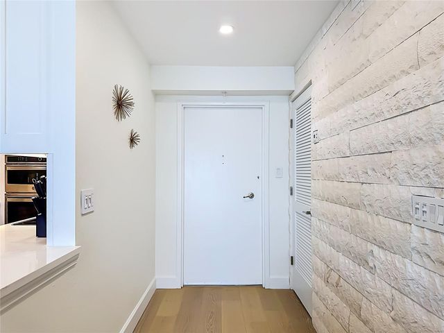 435 S GULFSTREAM AVENUE 1006, Sarasota, FL 34236