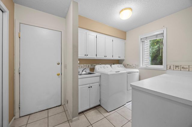 15588 Canyon Ridge, Eden Prairie, MN 55347