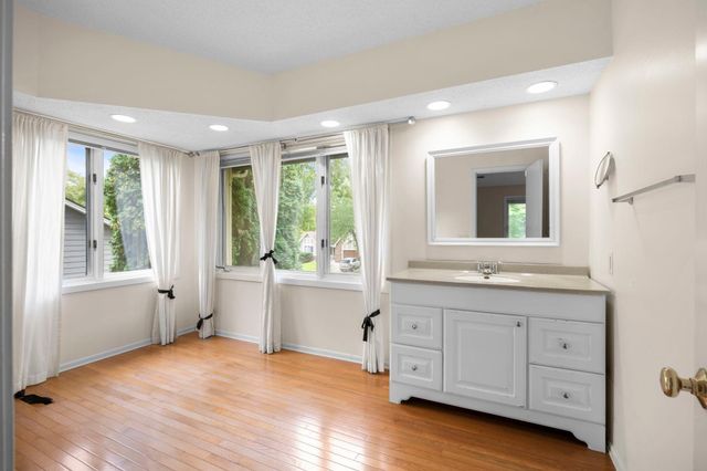 15588 Canyon Ridge, Eden Prairie, MN 55347