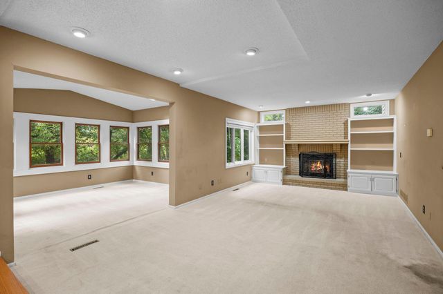 15588 Canyon Ridge, Eden Prairie, MN 55347