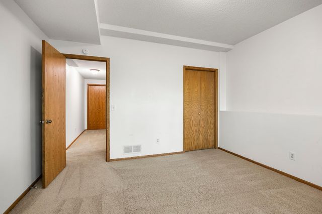 15588 Canyon Ridge, Eden Prairie, MN 55347