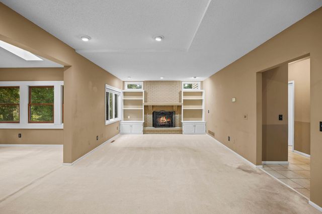 15588 Canyon Ridge, Eden Prairie, MN 55347