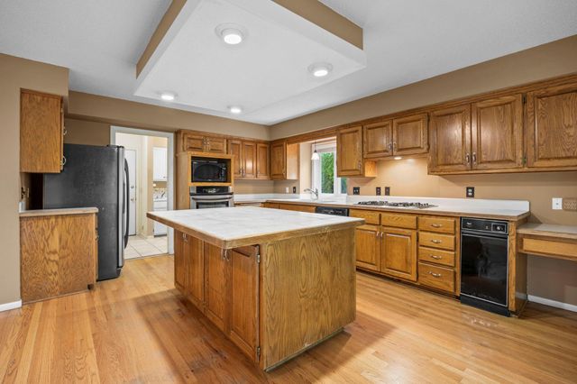 15588 Canyon Ridge, Eden Prairie, MN 55347