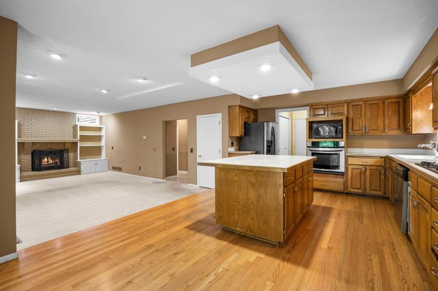15588 Canyon Ridge, Eden Prairie, MN 55347