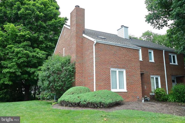 10 CEDAR LN, Mountville, PA 17554