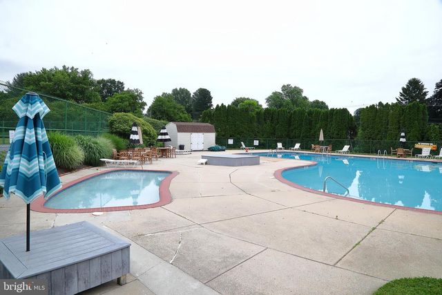 10 CEDAR LN, Mountville, PA 17554