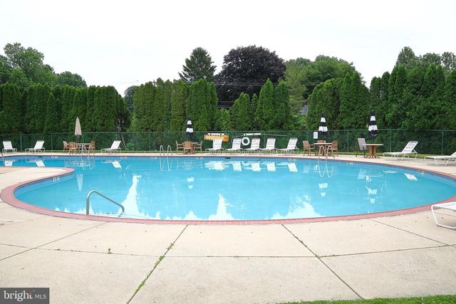 10 CEDAR LN, Mountville, PA 17554