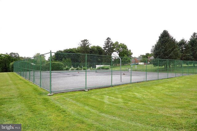 10 CEDAR LN, Mountville, PA 17554