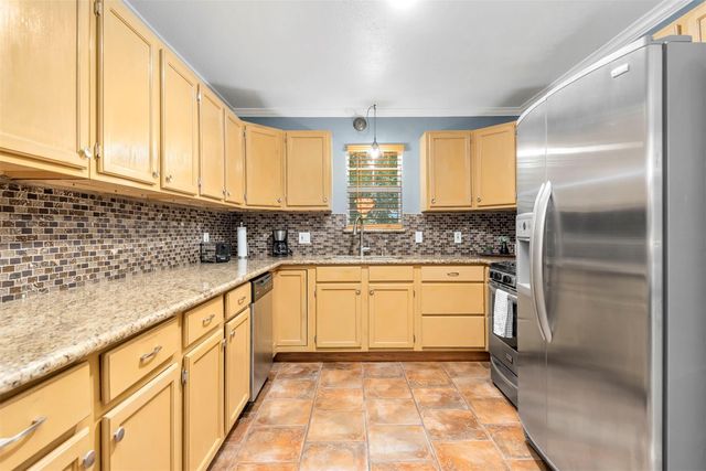 114 Grand Avenue, Bacliff, TX 77518