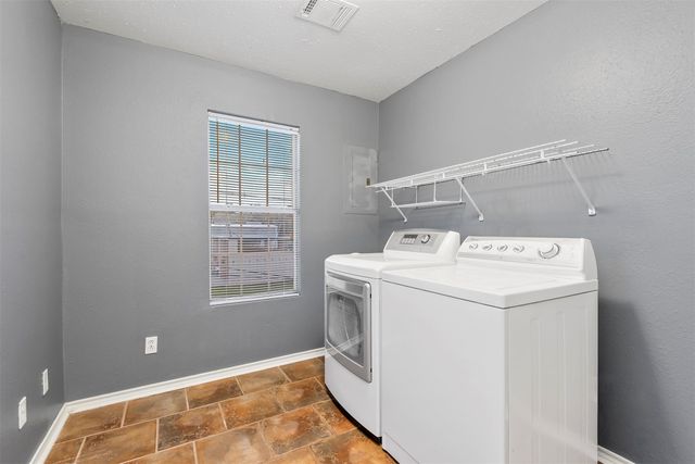 114 Grand Avenue, Bacliff, TX 77518