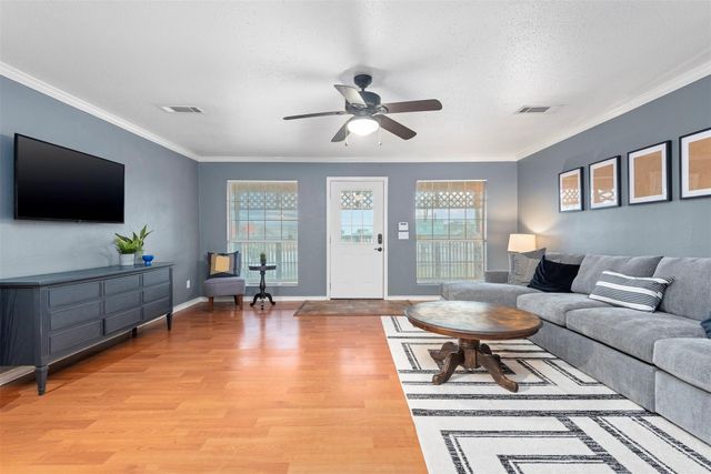 114 Grand Avenue, Bacliff, TX 77518