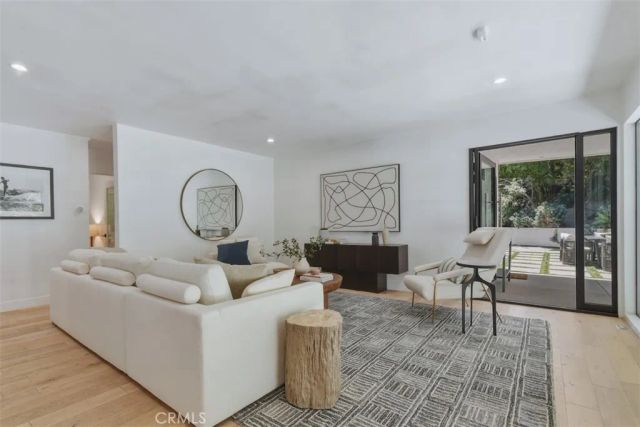3901 Ventura Canyon Avenue, Sherman Oaks, CA 91423