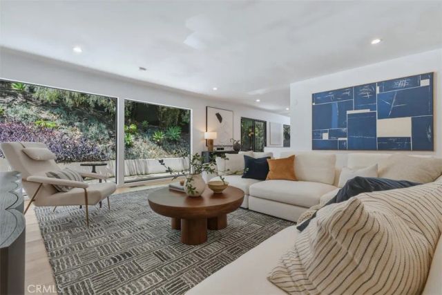 3901 Ventura Canyon Avenue, Sherman Oaks, CA 91423