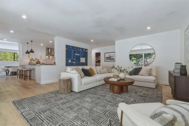 3901 Ventura Canyon Avenue, Sherman Oaks, CA 91423