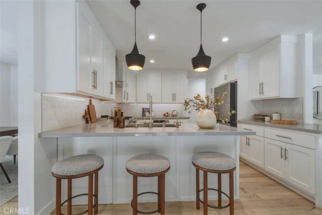 3901 Ventura Canyon Avenue, Sherman Oaks, CA 91423