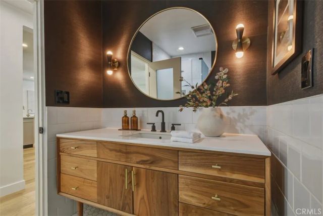 3901 Ventura Canyon Avenue, Sherman Oaks, CA 91423