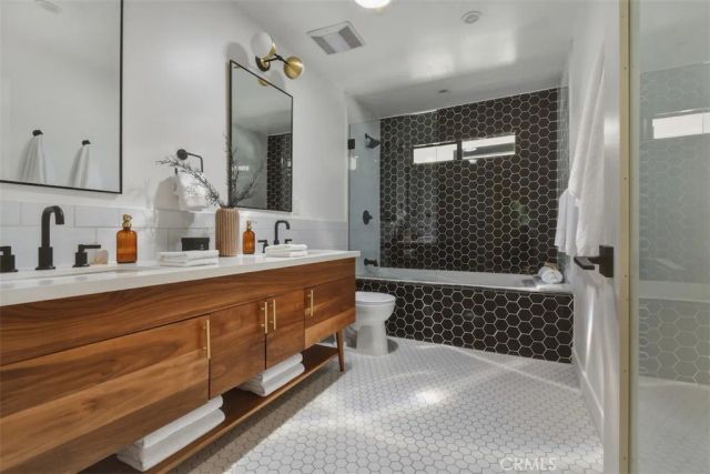 3901 Ventura Canyon Avenue, Sherman Oaks, CA 91423