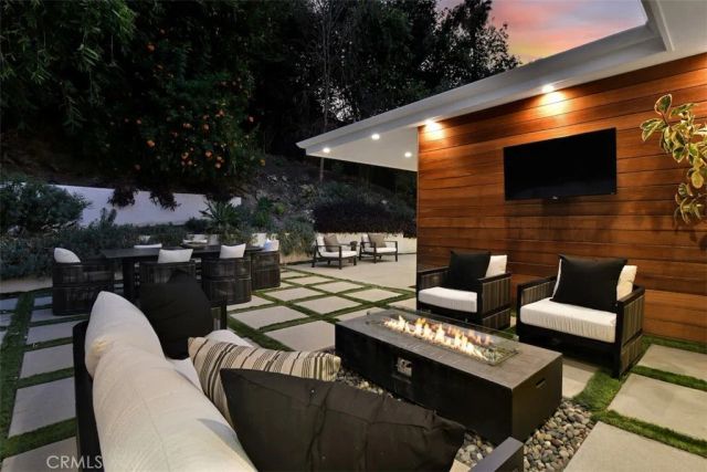 3901 Ventura Canyon Avenue, Sherman Oaks, CA 91423