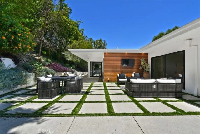 3901 Ventura Canyon Avenue, Sherman Oaks, CA 91423