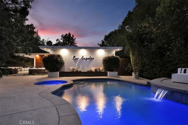 3901 Ventura Canyon Avenue, Sherman Oaks, CA 91423