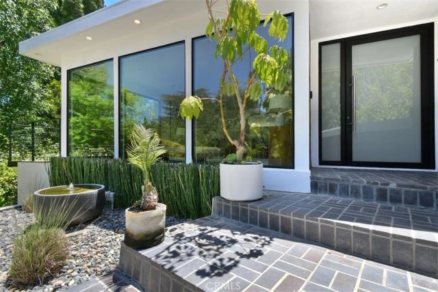3901 Ventura Canyon Avenue, Sherman Oaks, CA 91423