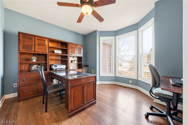 652 Treeside Lane, Avon Lake, OH 44012