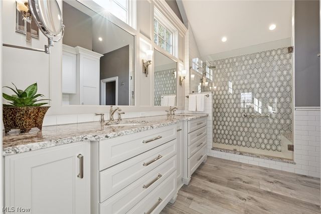 652 Treeside Lane, Avon Lake, OH 44012