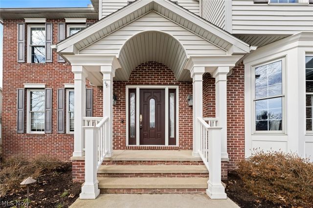 652 Treeside Lane, Avon Lake, OH 44012