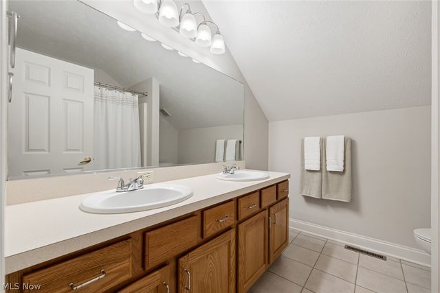 652 Treeside Lane, Avon Lake, OH 44012