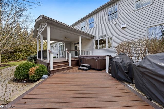 652 Treeside Lane, Avon Lake, OH 44012