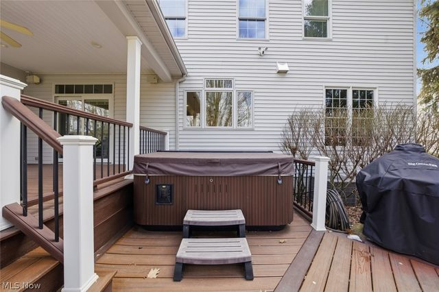 652 Treeside Lane, Avon Lake, OH 44012