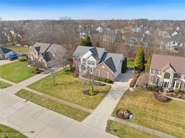 652 Treeside Lane, Avon Lake, OH 44012