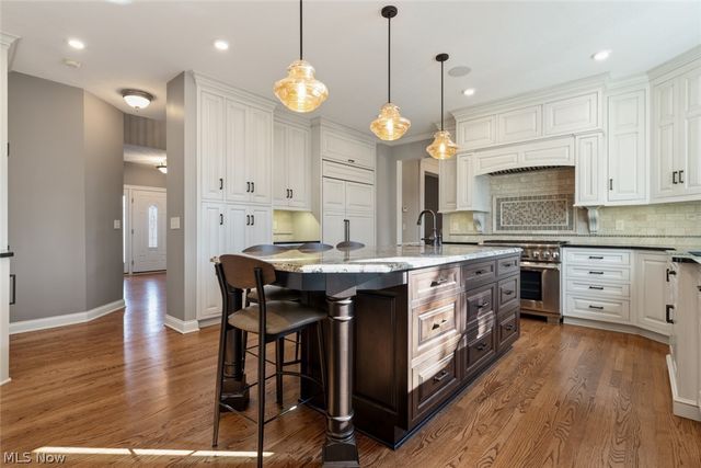 652 Treeside Lane, Avon Lake, OH 44012